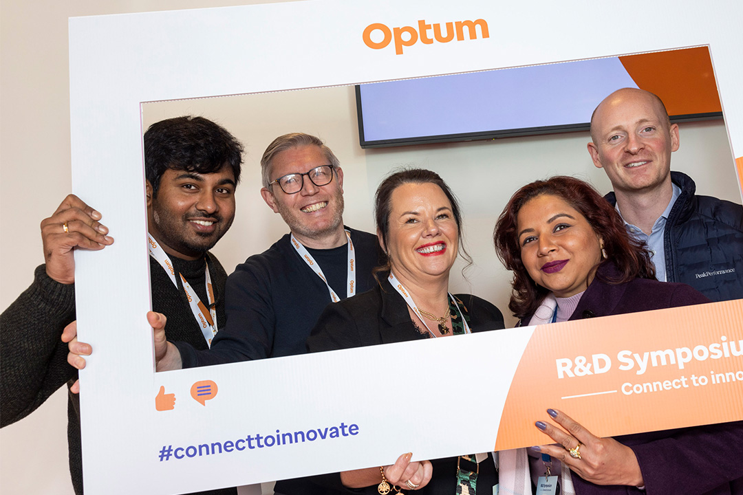 employee group photo 